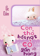 Con Thỏ 'Bắt Nạt' Cỏ Gần Hang